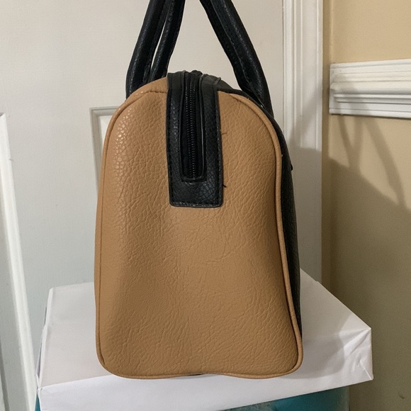 GUC Kenneth Cole Reaction handbag / pocketbook - Picture 3 of 16